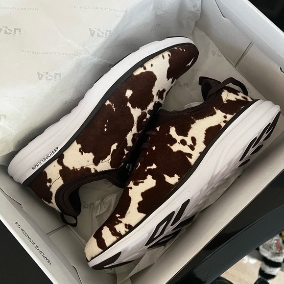 NEW APL Phantom Techloom Calf Hair Cow Print Sneakers Size 9.5 - Picture 6 of 7